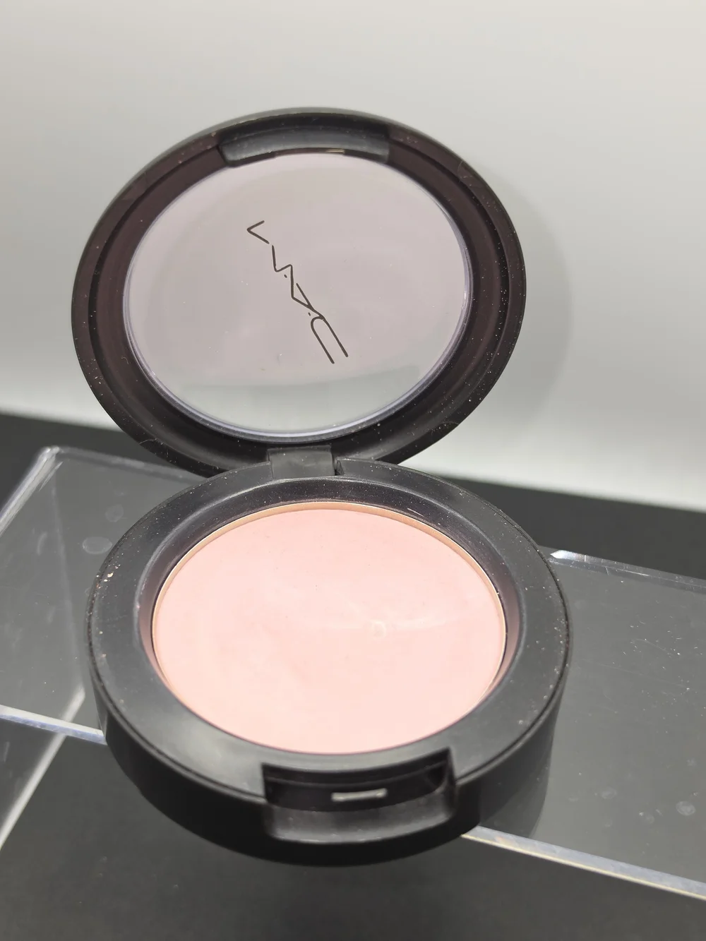 SUPER RARE MAC Powder Blush — 